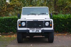 Image 7/41 of Land Rover Defender 90 "50th Anniversary" (1999)