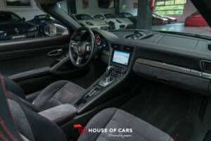 Image 18/25 of Porsche 911 Carrera 4 GTS (2017)