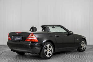 Image 2/45 of Mercedes-Benz SLK 200 (1999)