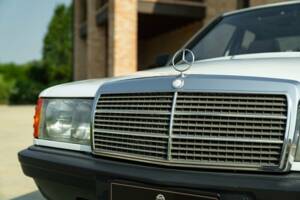 Image 23/45 of Mercedes-Benz 190 E (1987)