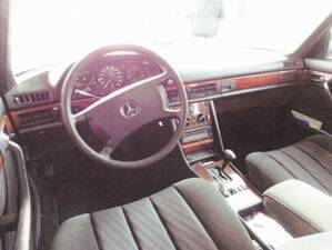 Image 6/39 of Mercedes-Benz 260 SE (1988)