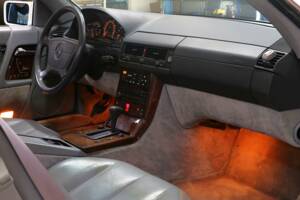 Image 16/27 of Mercedes-Benz SL 500 (1993)