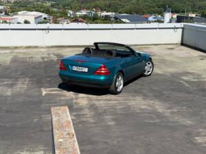 Image 10/17 de Mercedes-Benz SLK 230 Kompressor (1997)