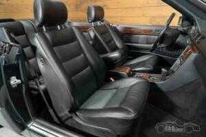 Bild 8/19 von Mercedes-Benz E 320 (1994)
