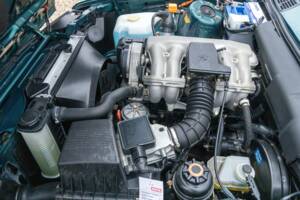 Image 22/50 of BMW 316i Touring (1993)