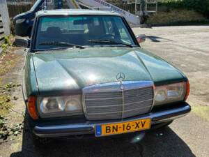 Image 1/8 of Mercedes-Benz 300 TD (1983)