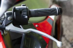 Image 17/33 of Yamaha YZF-R1 (2001)