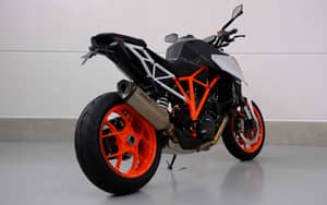 Image 72/83 of KTM 1290 Super Duke R (2018)