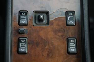 Image 26/50 of Mercedes-Benz 300 CE-24 (1991)