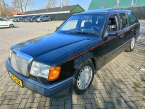 Image 4/8 of Mercedes-Benz 300 TE (1991)