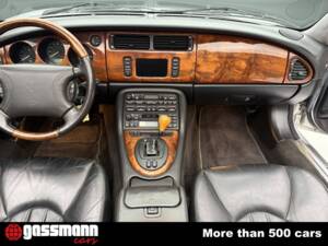 Image 13/15 of Jaguar XK8 4.0 (2000)