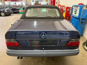 Bild 16/21 von Mercedes-Benz 300 CE-24 (1993)