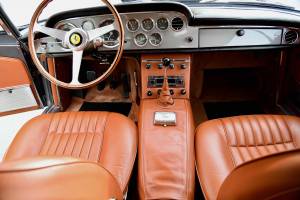 Image 35/50 de Ferrari 250 GTE (1963)