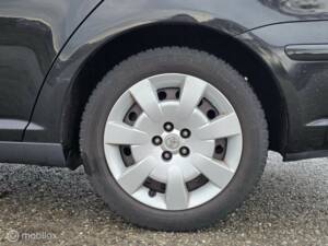 Imagen 8/35 de Toyota Avensis 1.8 VVT-i (2003)