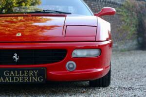 Image 27/50 de Ferrari F 355 Berlinetta (1996)