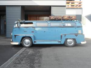 Image 12/22 of Volkswagen T2b minibus (1973)