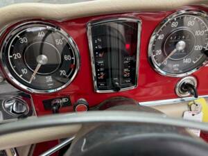 Image 22/36 de Mercedes-Benz 280 SL (1968)