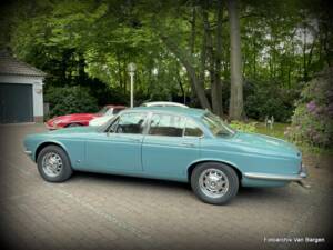 Bild 26/28 von Jaguar XJ 6 4.2 (1974)
