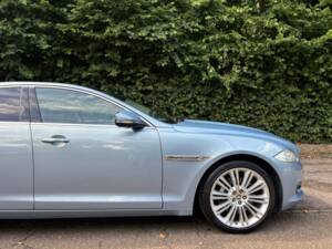 Image 32/50 of Jaguar XJ 5.0 (2011)