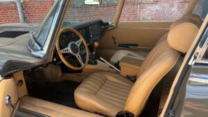 Image 43/81 de Jaguar Type E (2+2) (1969)