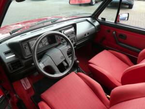 Bild 9/23 von Volkswagen Golf I Cabrio 1.8 (1990)