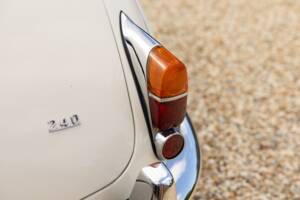 Image 9/50 of Jaguar Mk II 2.4 (1967)