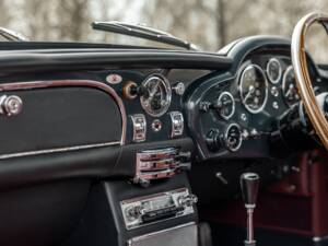 Immagine 55/74 di Aston Martin DB 5 Vantage (1964)