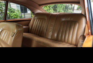 Image 20/27 of Bentley S 1 (1956)