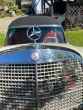 Image 26/77 of Mercedes-Benz 250 SE (1966)