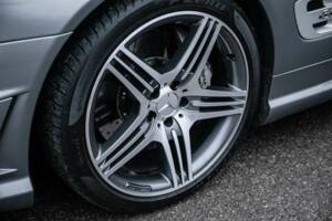 Image 37/41 de Mercedes-Benz SL 63 AMG (2008)