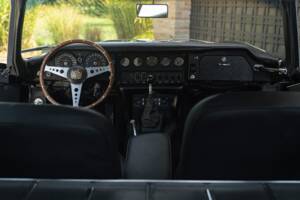 Image 35/50 de Jaguar E-Type (1968)