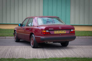 Immagine 6/23 di Mercedes-Benz 200 E-16 (1993)