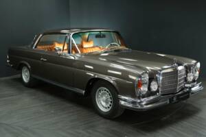 Image 8/30 of Mercedes-Benz 280 SE 3,5 (1970)