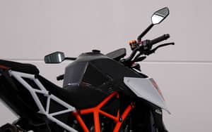 Image 77/83 of KTM 1290 Super Duke R (2018)