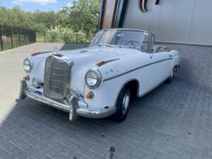 Immagine 5/36 di Mercedes-Benz 220 SE Cabriolet (1960)