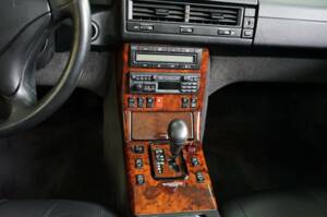 Image 13/33 of Mercedes-Benz SL 500 (2001)