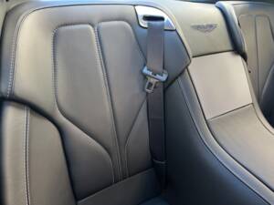 Bild 28/57 von Aston Martin Virage (2011)