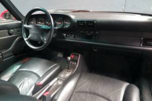 Immagine 21/43 di Porsche 911 Carrera (1997)