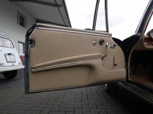 Image 20/25 of Mercedes-Benz 220 SE b (1963)