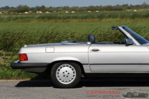 Immagine 16/50 di Mercedes-Benz 560 SL (1988)