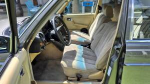 Image 30/71 of Mercedes-Benz 240 D (1980)