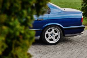 Afbeelding 3/52 van BMW M5 (1992)