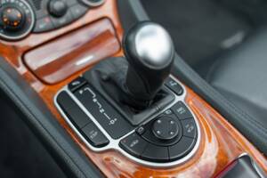 Image 48/50 of Mercedes-Benz SL 500 (2001)