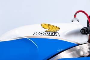Bild 42/48 von Honda DUMMY (1988)