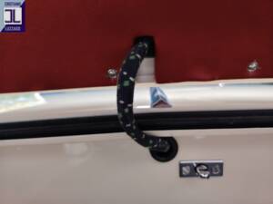 Image 64/74 of Jaguar XK 140 OTS (1956)