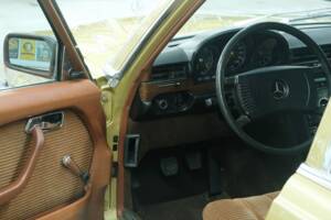 Image 22/50 de Mercedes-Benz 280 SE (1975)