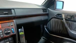 Image 10/30 de Mercedes-Benz E 220 (1995)