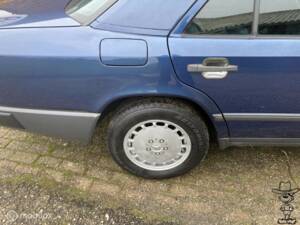 Bild 19/50 von Mercedes-Benz 300 E (1986)
