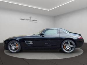 Image 2/21 of Mercedes-Benz SLS AMG (2011)