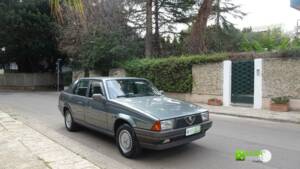 Image 7/22 de Alfa Romeo 75 1.8 (1988)